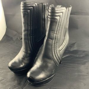 Guess platform heeled boots B157